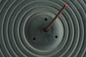 Izumo grey Incense Burner by Les Encens du Monde