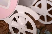 Karosse in Weiß und Rosa