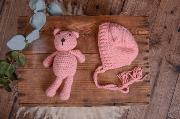 Set de gorrito y peluche de oso rosa