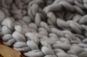 Zopf aus Wolle in Grau