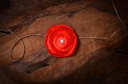 Diadema con flor rojo