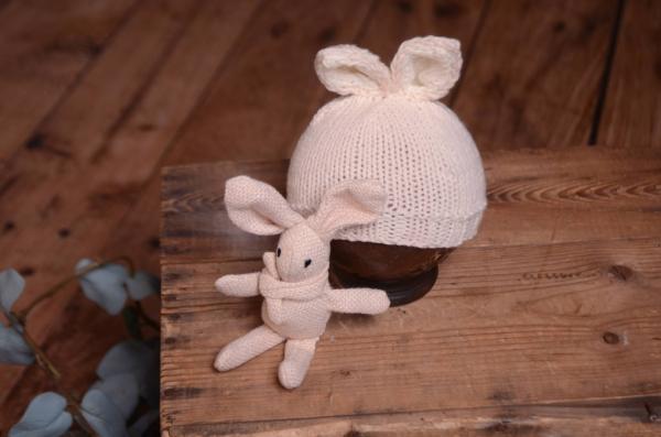 Beige bunny-ear hat and toy set