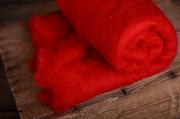 Couverture en laine rouge