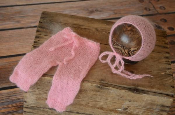 Completo di angora pantalone e berretto aderente rosa
