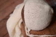 Set Wrap aus glatter Angora mit Mütze in Cremeweiß