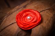 Diadema con flor rojo