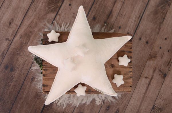Off-white pillow and stars set