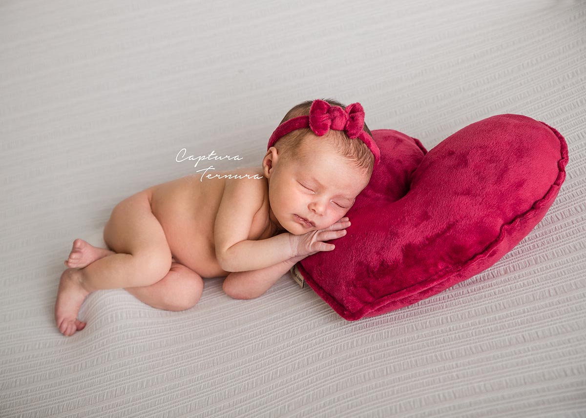 Burgundy headdress and pillow set
