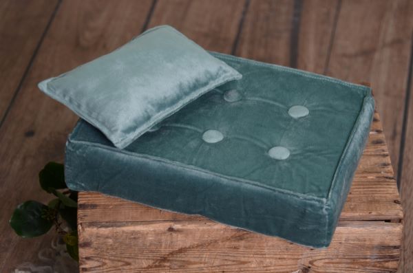 Bottle green mattress and pillow set