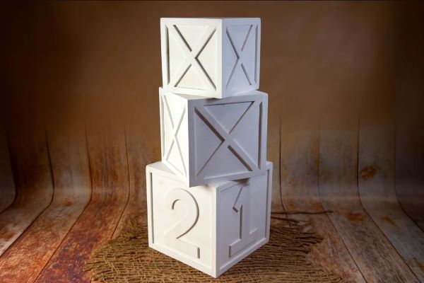 Set of three white stacking cubes