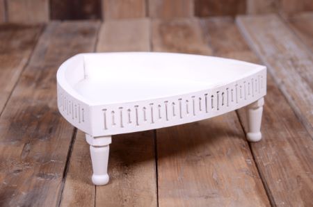 DAMAGED - White triangular stand