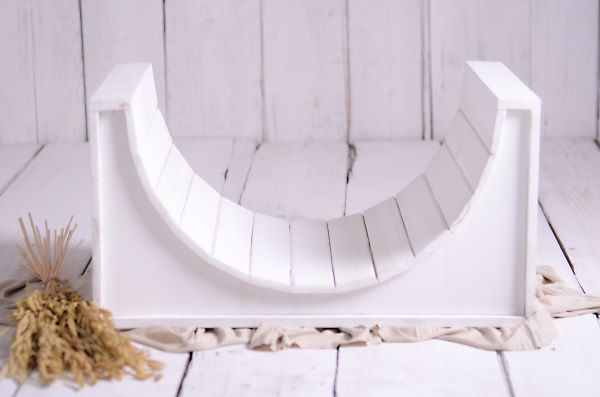 Curved stand