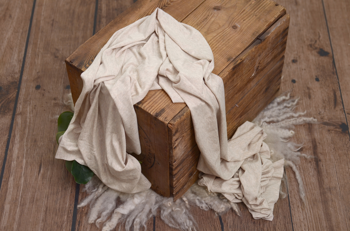 Mottled beige smooth wrap