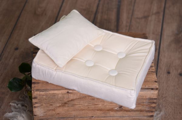 Set materasso e cuscino in bianco sporco