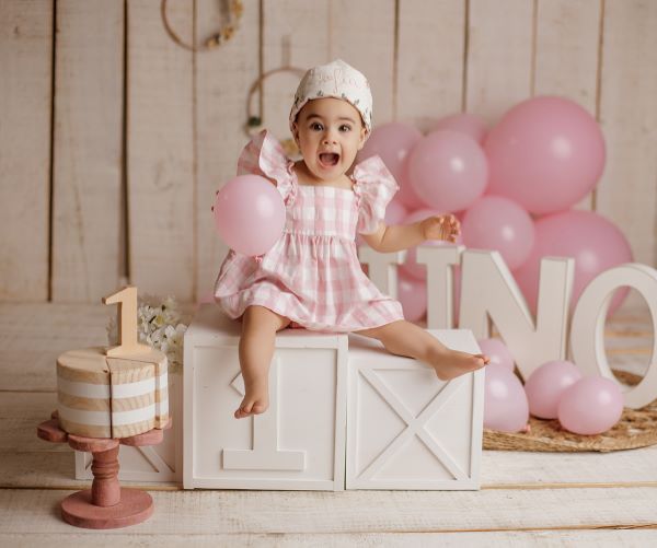 Set of three white stacking cubes