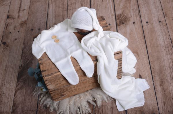 White stitch pyjamas, hat, and wrap set