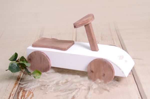 White rustic ride-on