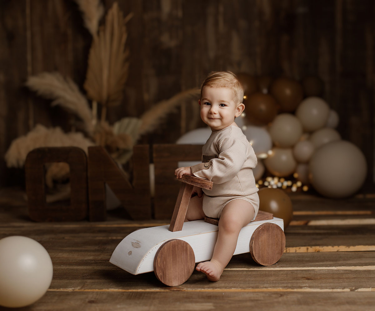 White rustic ride-on