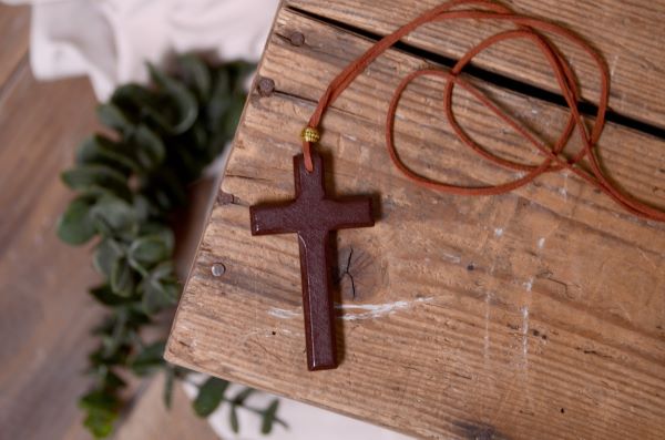 Large pendant cross