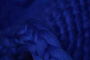 Geflochtene Decke in elektrisches Blau