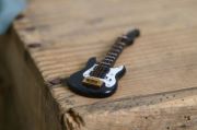 Mini chitarra nero