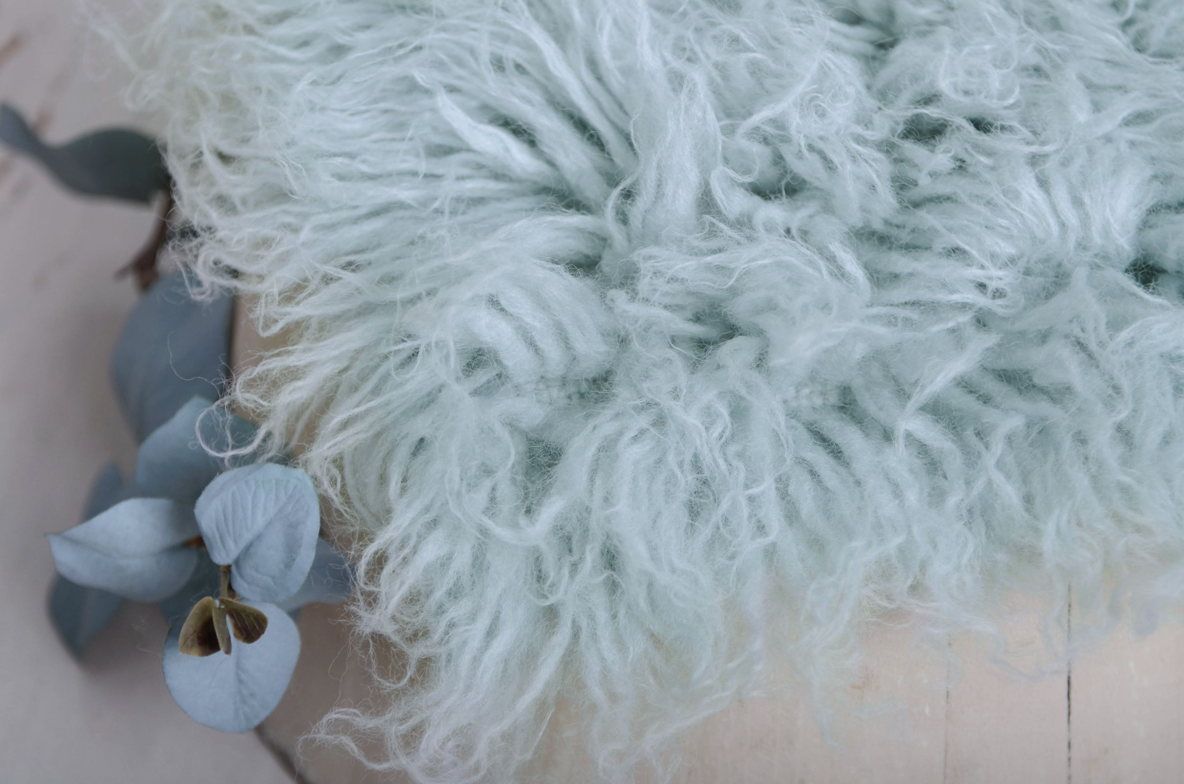 Klein Flokati in Blaugrau