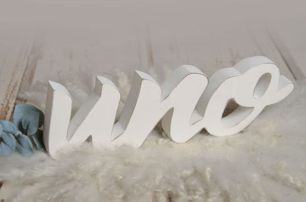 Buchstaben Uno in Weiß
