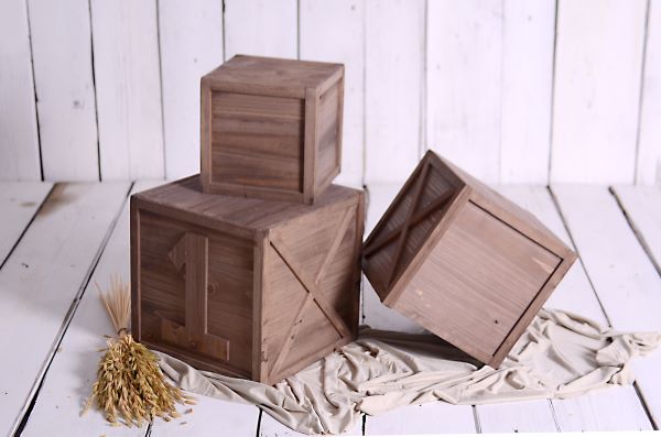 Set of three brown stacking cubes