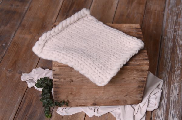 Light beige small plaited blanket