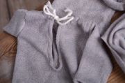 Set Wrap, Mütze und Pyjama aus Stickstoff in Grau