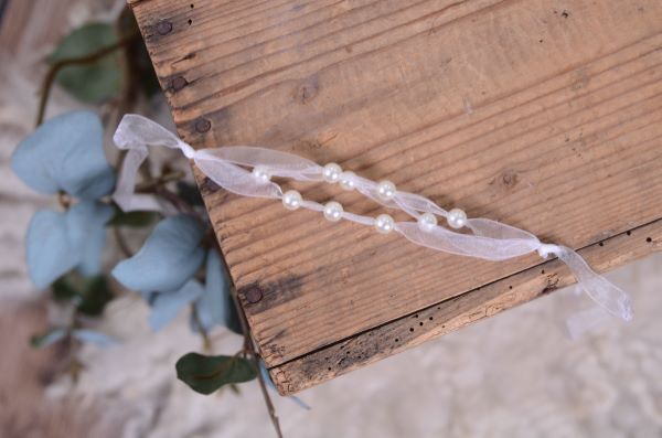 Diadema de organza con perlas blanco