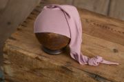 Dark pink long stitch hat with knot
