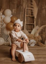 White rustic ride-on