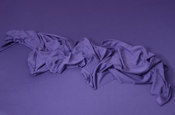 Pack glatter Stoff mit Wrap in Violett