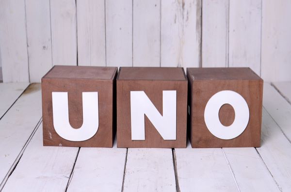 Set of three brown uno-dos cubes