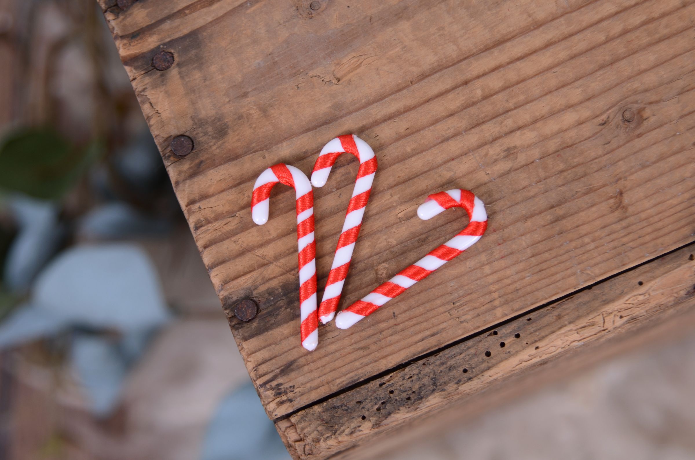 Three-unit mini candy cane pack  