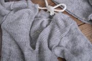 Set wrap, berretto e pigiama in maglia grigio screziato