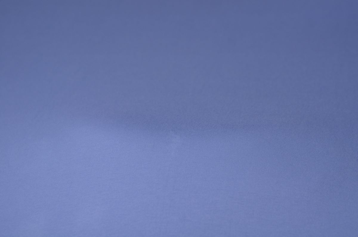 Tela lisa azul empolvado