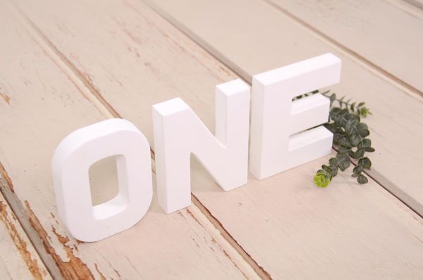Letras ONE blanco 20 cm