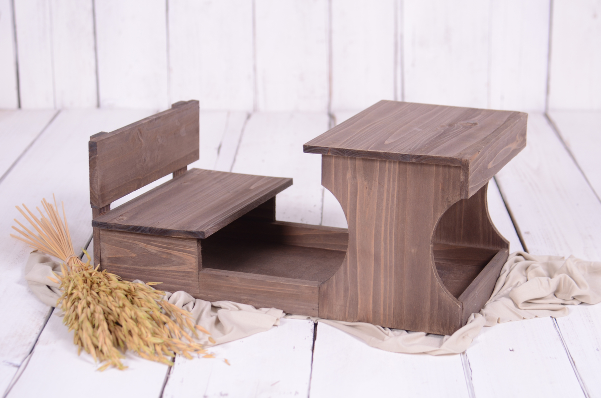 Pupitre d'écolier rustique