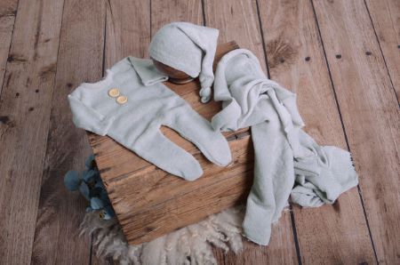 Stone-colour stitch pyjamas, hat, and wrap set
