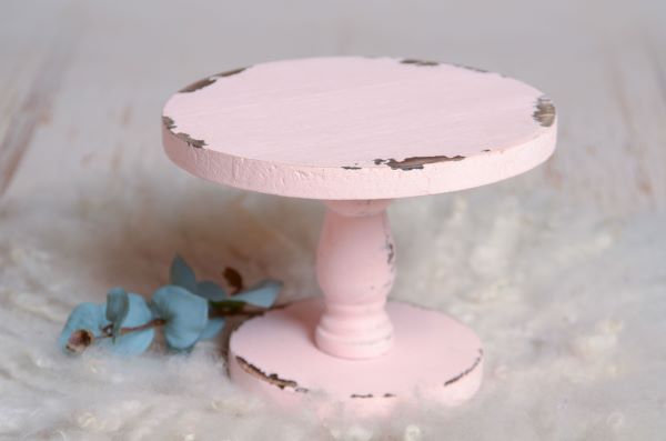 Pink stand for cakes