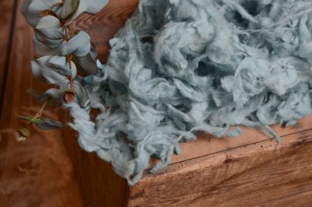 Bluish grey loose wool