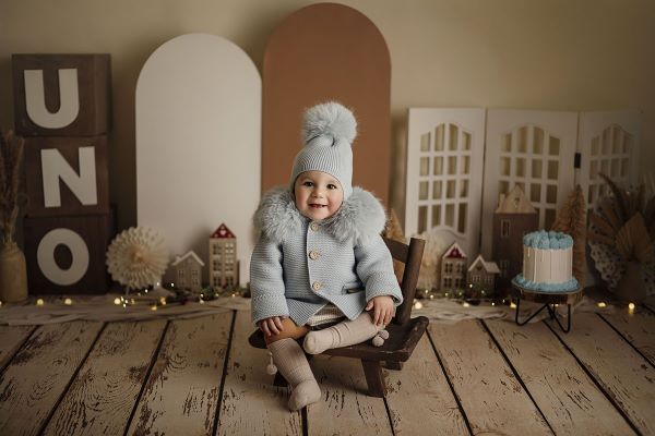 Set of three brown uno-dos cubes