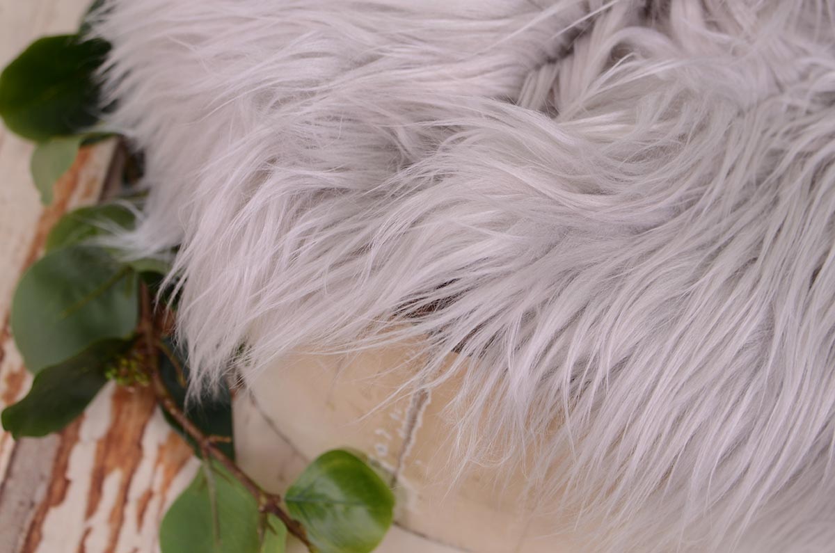 Light grey extra long straight-hair blanket