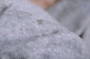 Set wrap, bonnet et pyjama en maille gris jaspé