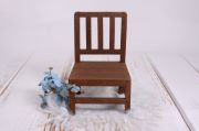 Kleiner Stuhl in Braun