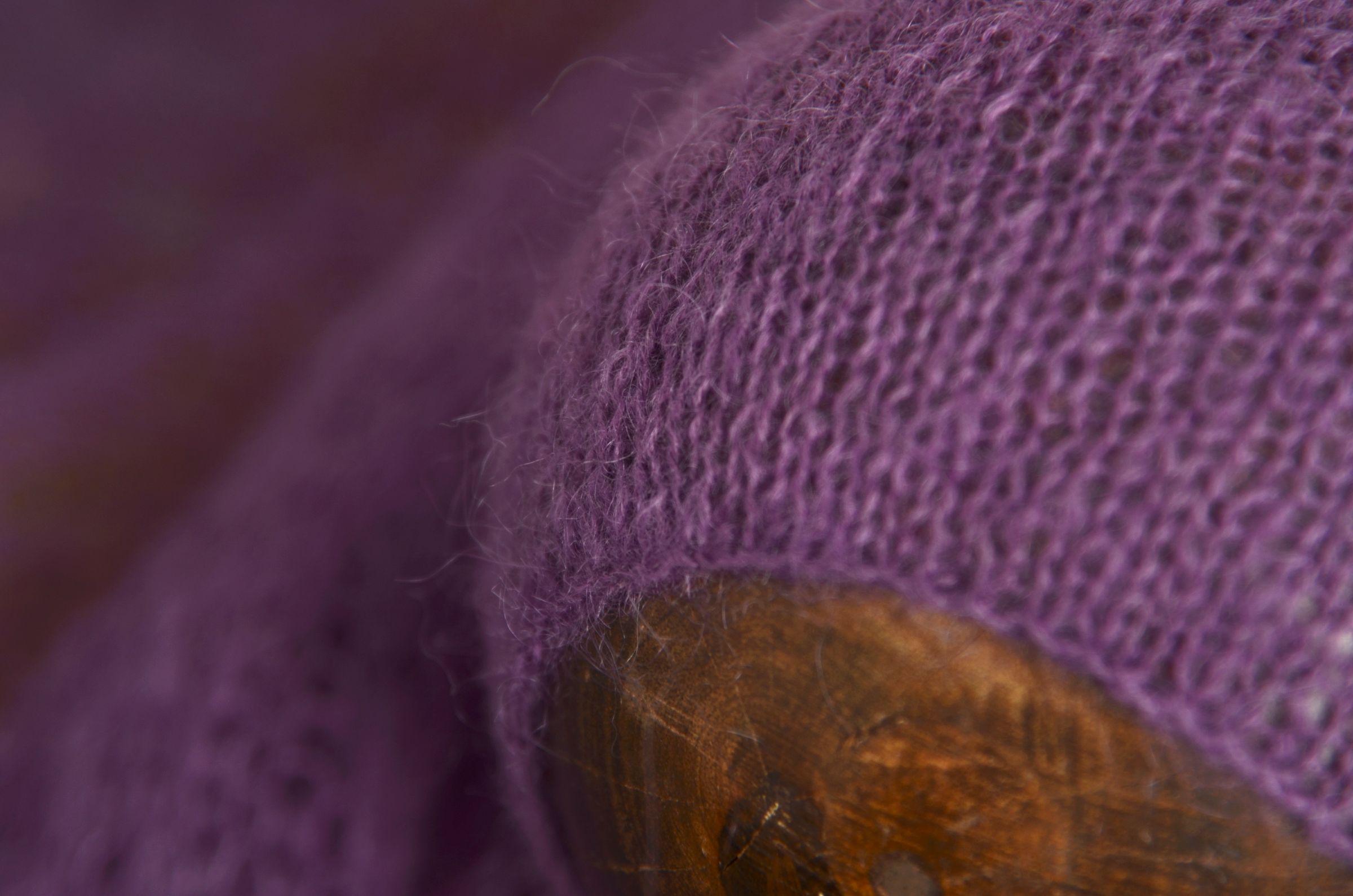 Set de wrap y gorro de angora morado