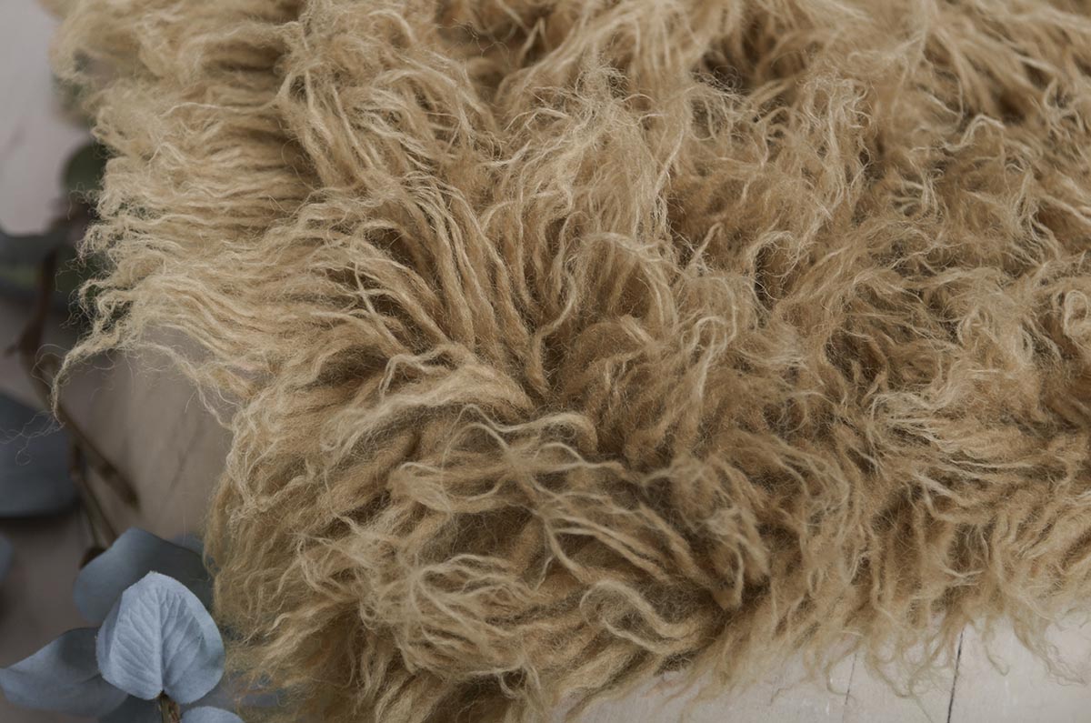 Kleines Flokati in Karamelfarbe