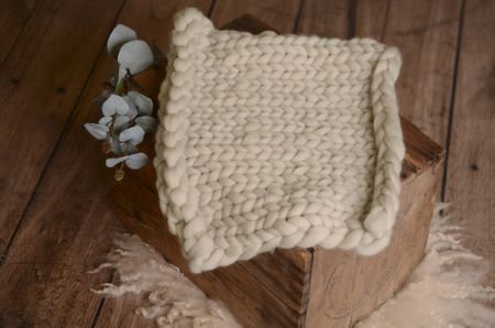 Light beige small plaited blanket